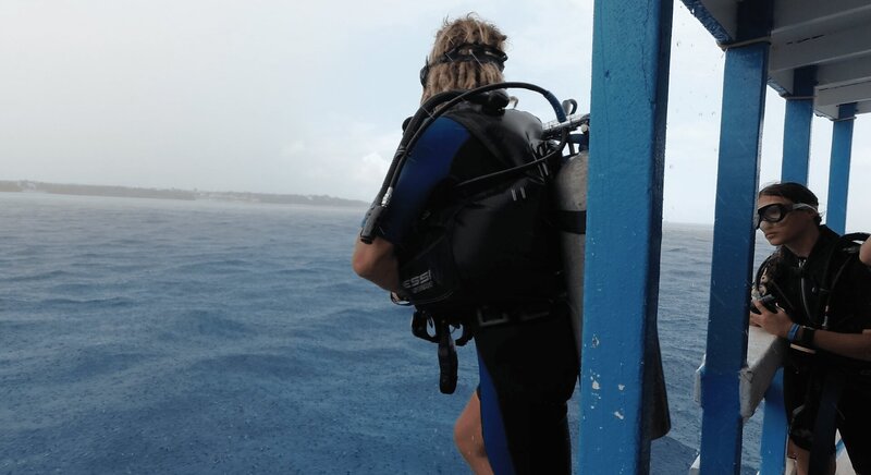 Tauchen in der Hurrikansaison, schnell ins Wasser