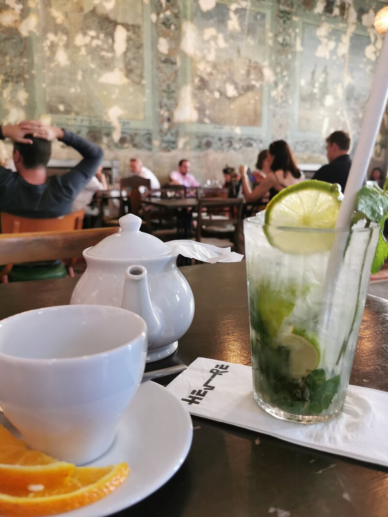 Tee und Mojito im Hevre