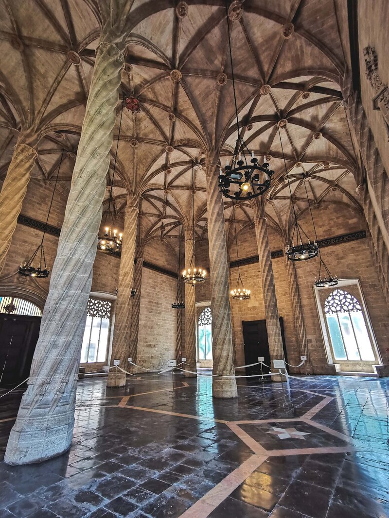 Die Säulenhalle der Seidenbörse