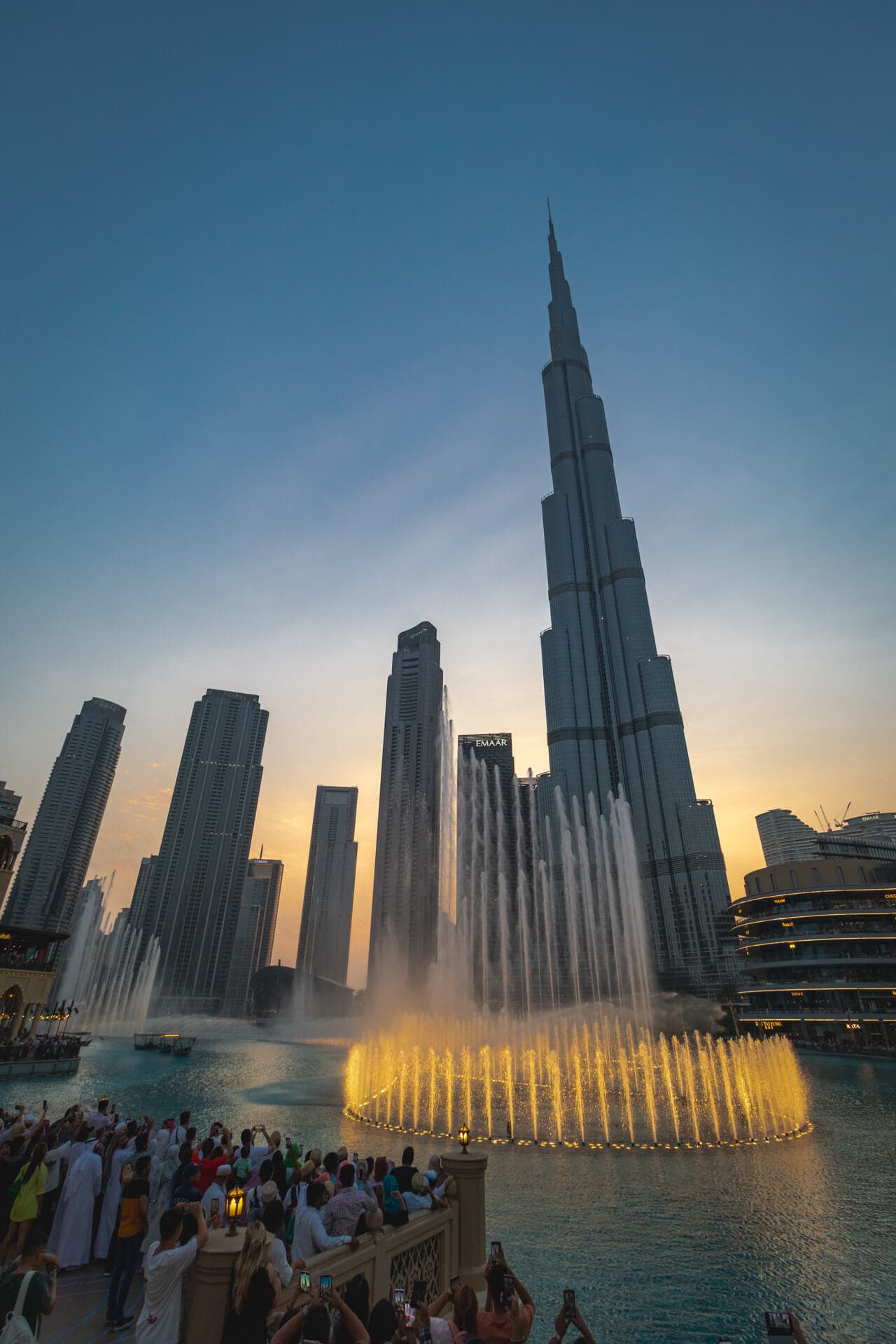 Wasserfontänen am Burj Khalifa