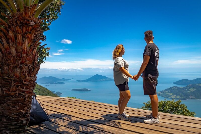 Hand in Hand auf der Aussichtsplattform El Espíritu de la Montaña hoch über dem Golf von Fonseca