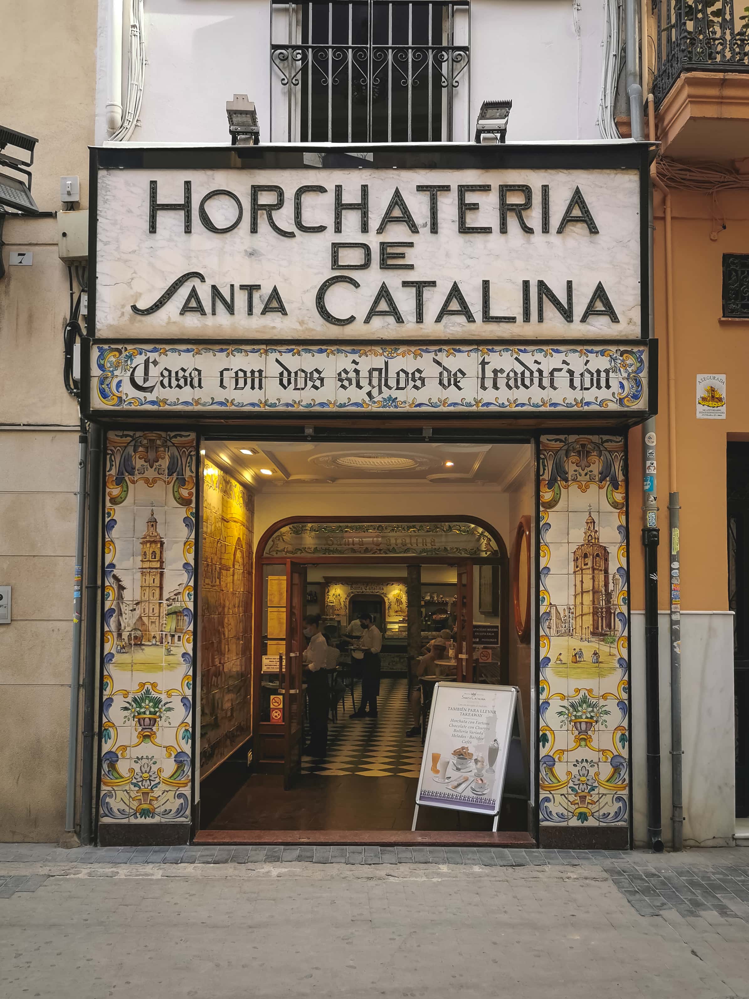 Der Eingang zur Horchateria de Santa Catalina