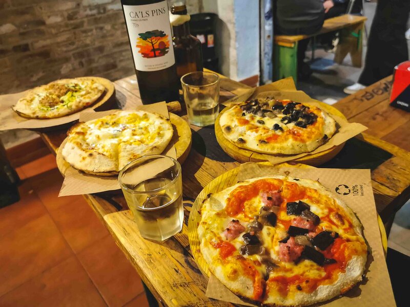 Schau dir die ganzen Pizzen an