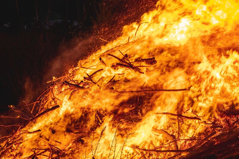Vor dem Osterräderlauf gibt es auch noch ein gewaltiges Osterfeuer