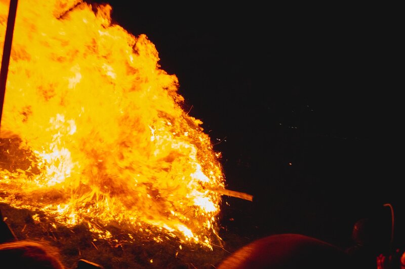 Es sieht schon beeindruckend aus, wenn so ein tosender Feuerball direkt an dir vorbeirauscht