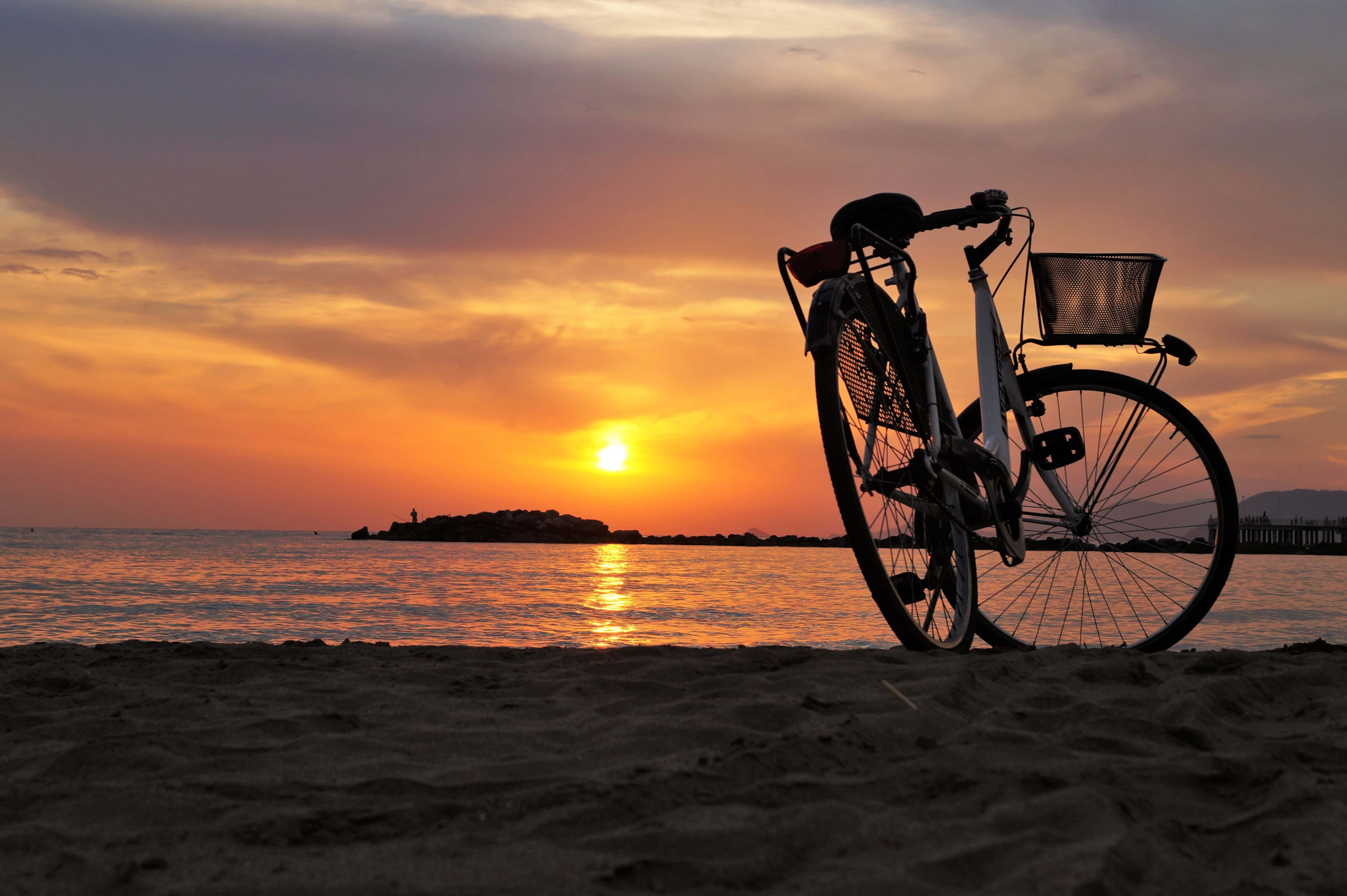 Mit dem Fahrrad kommst du am Besten zum Playa Punta Cocos